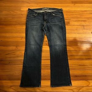 Women’s Old Navy Sweetheart size 14 regular length bootcut medium wash denim